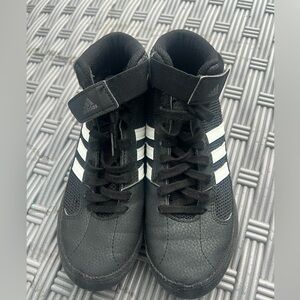 Boys Adidas youth black and white wrestling shoes size 1 1/2.